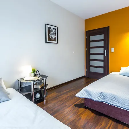 Friendhouse - Center *